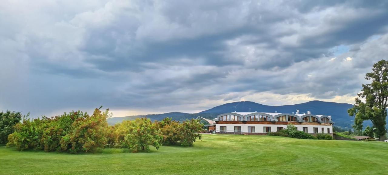Grund Resort Golf And Ski Mladé Buky Eksteriør billede