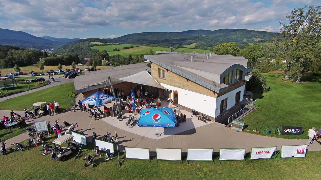Grund Resort Golf And Ski Mladé Buky Eksteriør billede