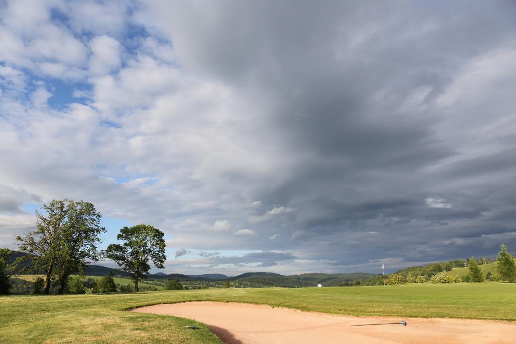 Grund Resort Golf And Ski Mladé Buky Eksteriør billede