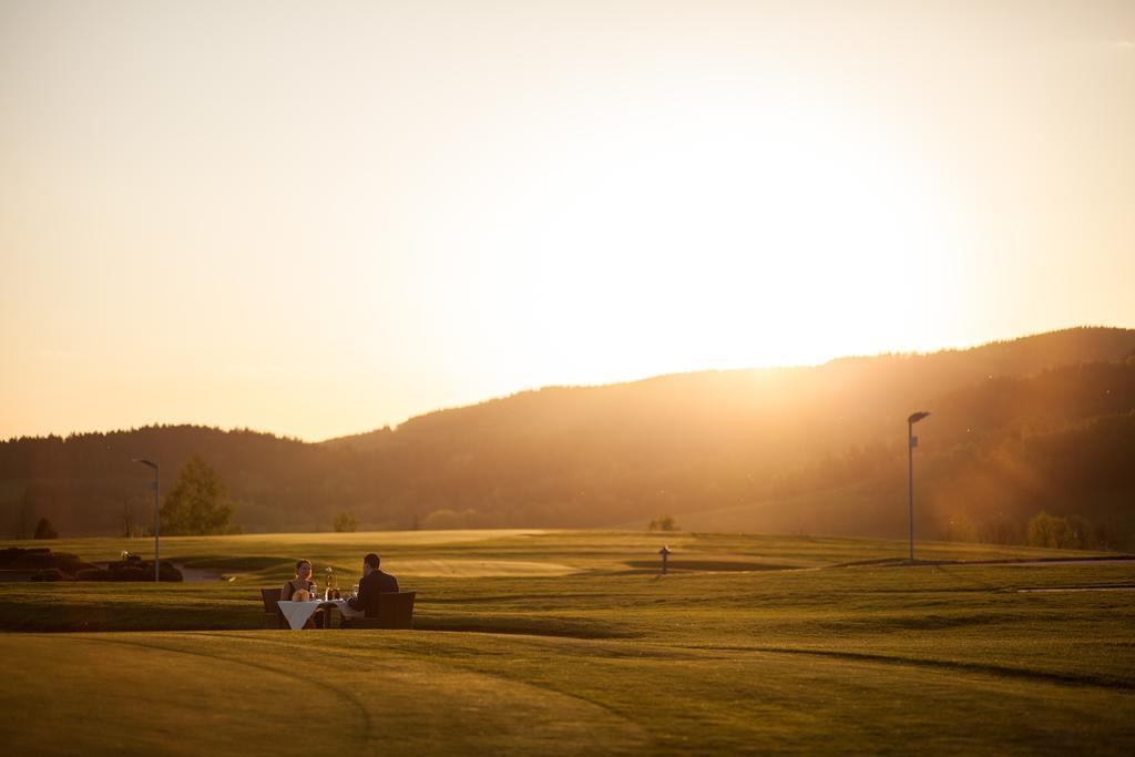 Grund Resort Golf And Ski Mladé Buky Eksteriør billede