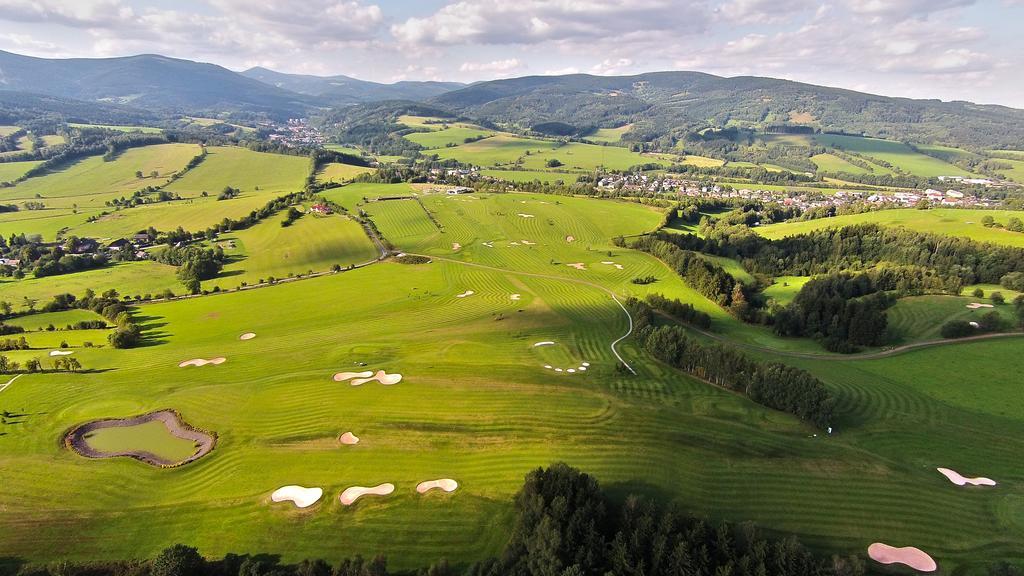 Grund Resort Golf And Ski Mladé Buky Eksteriør billede