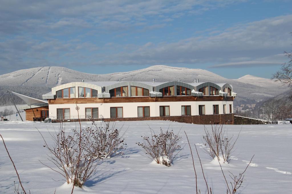 Grund Resort Golf And Ski Mladé Buky Eksteriør billede