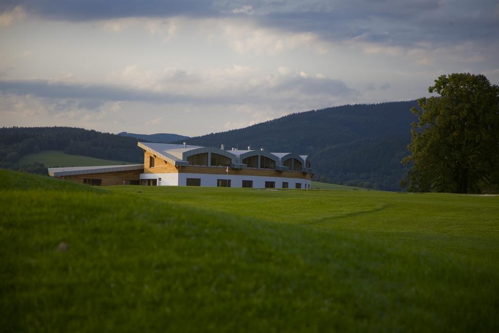 Grund Resort Golf And Ski Mladé Buky Eksteriør billede