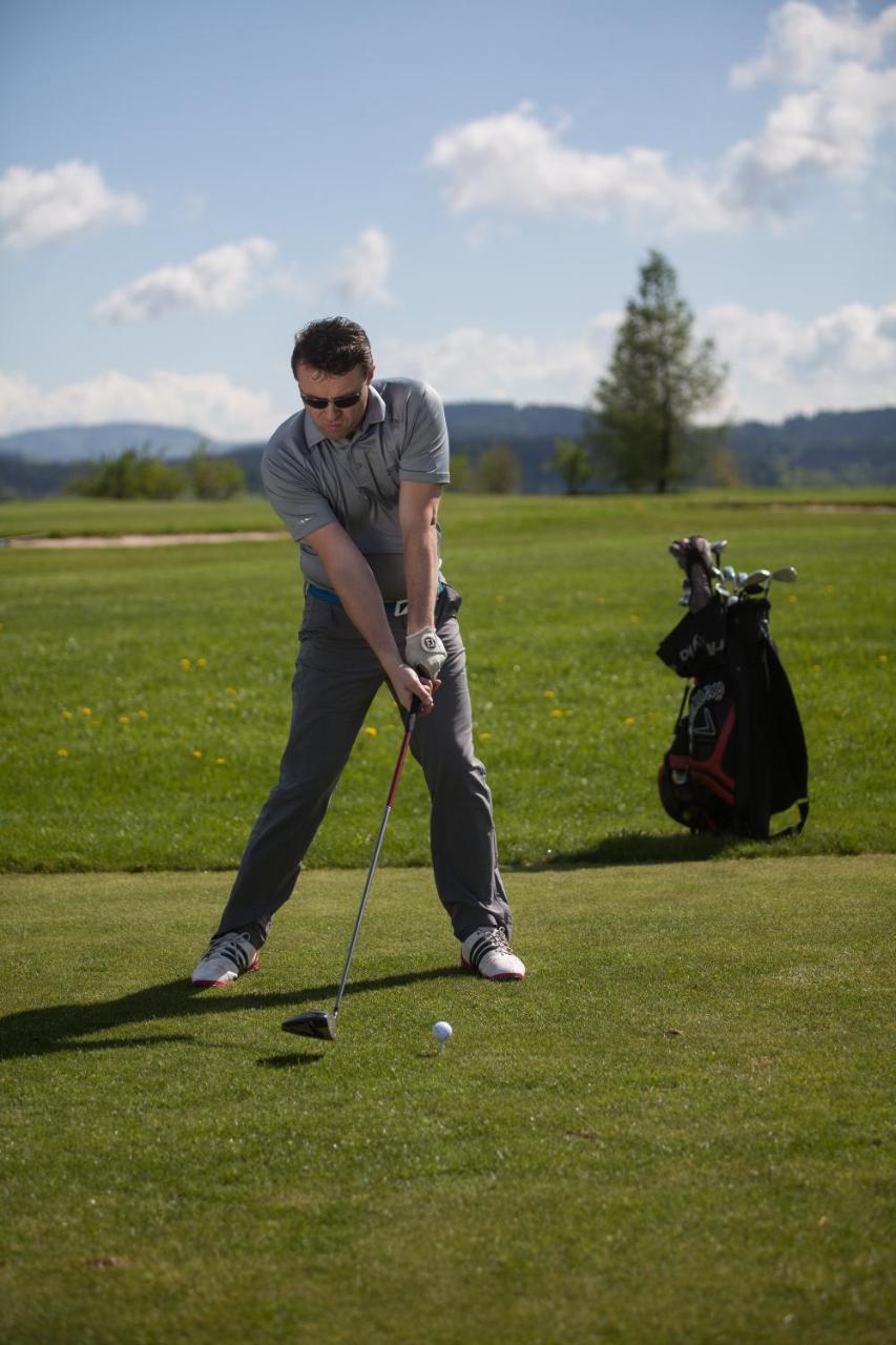 Grund Resort Golf And Ski Mladé Buky Eksteriør billede