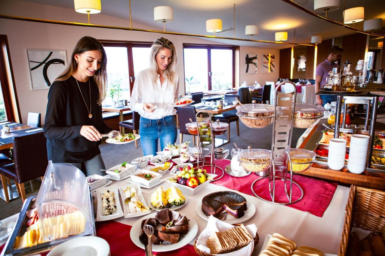 Grund Resort Golf And Ski Mladé Buky Eksteriør billede